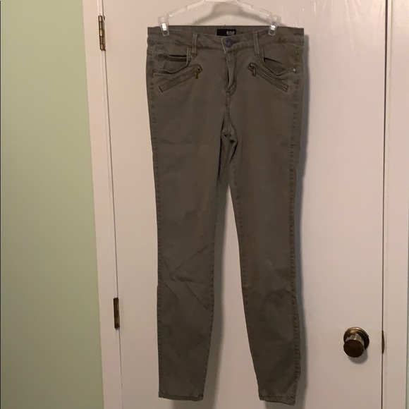 Green pants - Picture 1 of 2